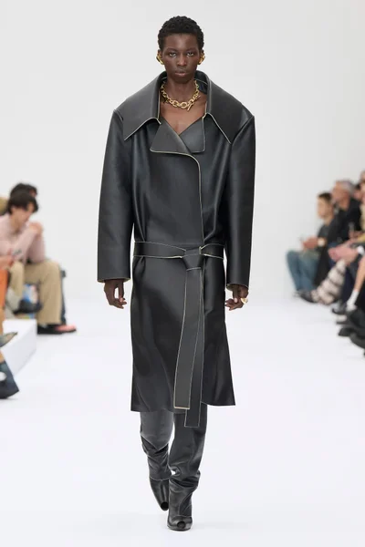 Look 10